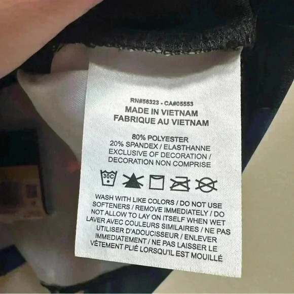 NEW Nike Standard Fit Active Crop Top – Tropical Print Women’s Small Athleisure - Picture 4 of 7